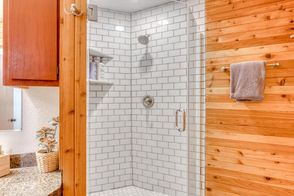 Great Blue Lodge - Spacious Ski Lodge, Hot Tub, Sauna, Game Room & More ガバメント・キャンプ エクステリア 写真